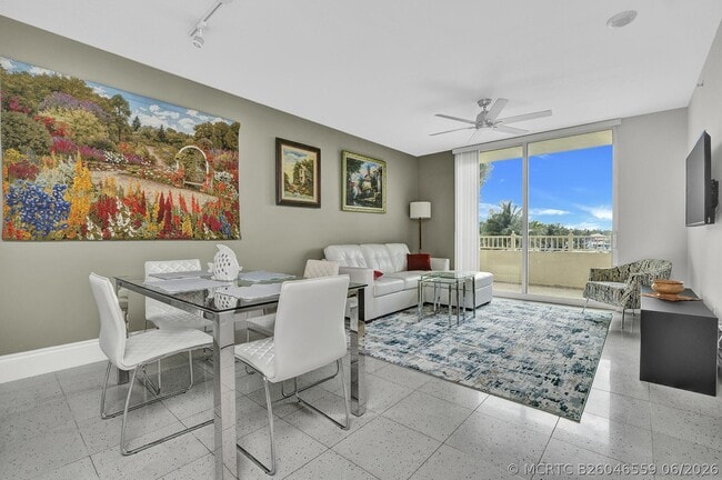 100 NE 6th St Unit 203