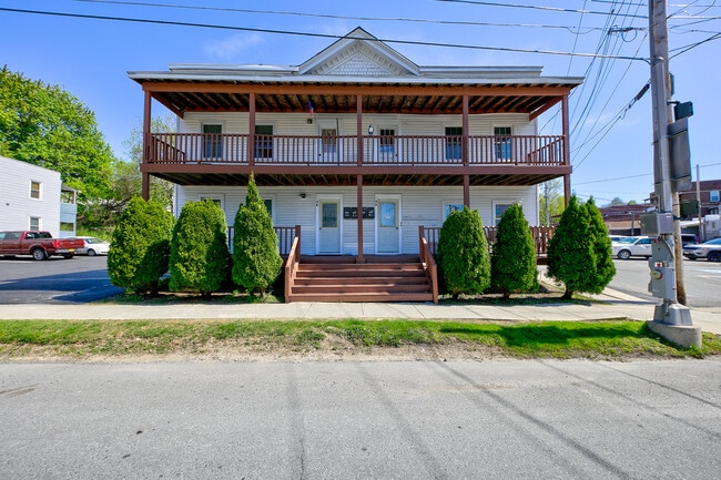 Building Photo - 24-26-26 Malta Ave Unit 24 Up