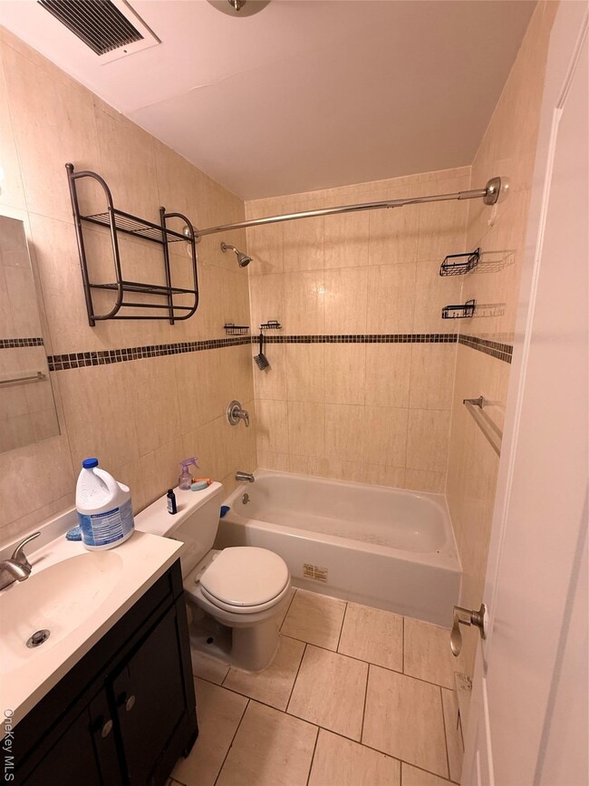 Photo - 141-27 84th Dr