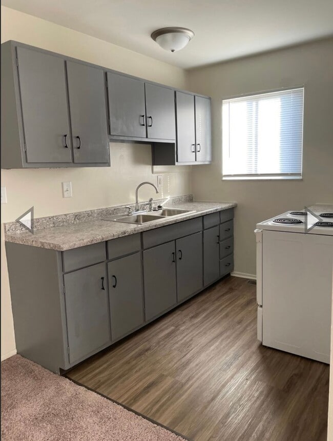 Photo - 2 bedroom ranch style apartment Unit 1237 Uhlwood