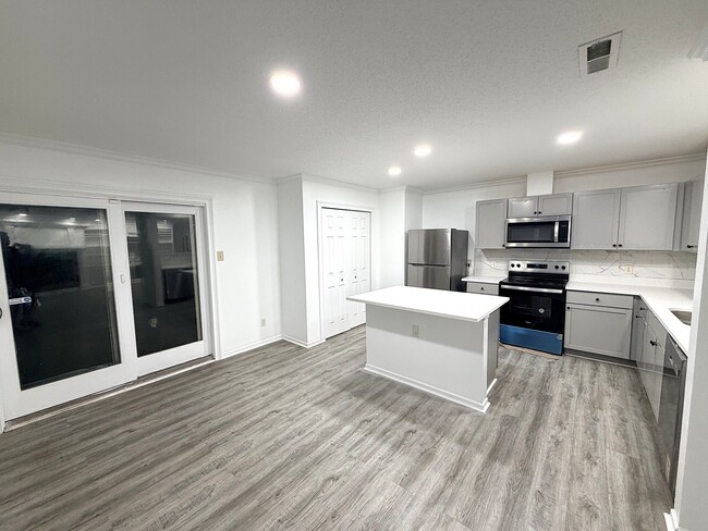 Photo - 10882 Emery Dr