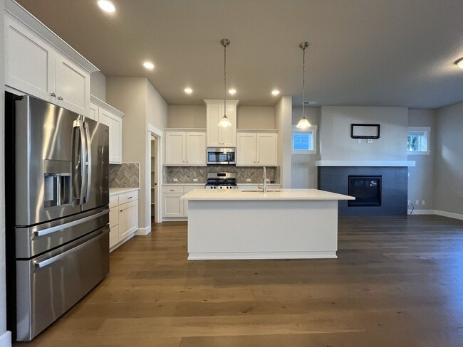 Photo - 3-Bedroom Home in Reed’s Crossing with Luxurious Primary Suite & Open Floor Plan, Fireplace, Wash...