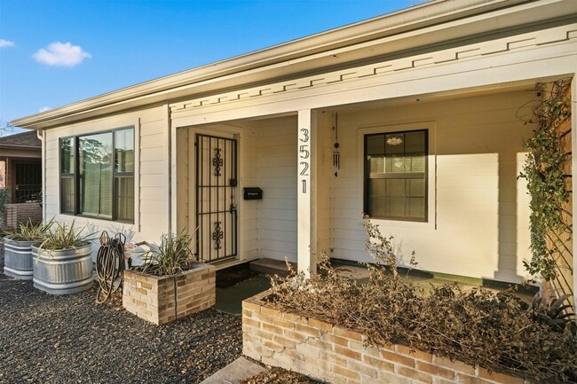 Photo - 3521 Burgundy Ln