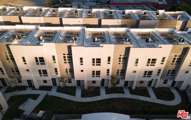 Building Photo - 2712 N Current Wy