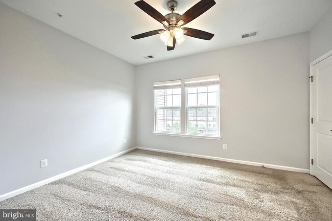 Photo - 1261 Elderslie Ln