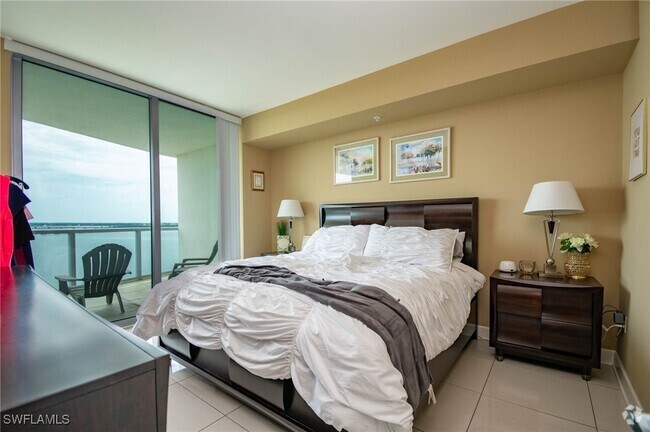 Building Photo - 3000 Oasis Grand Blvd Unit 1406 Rental