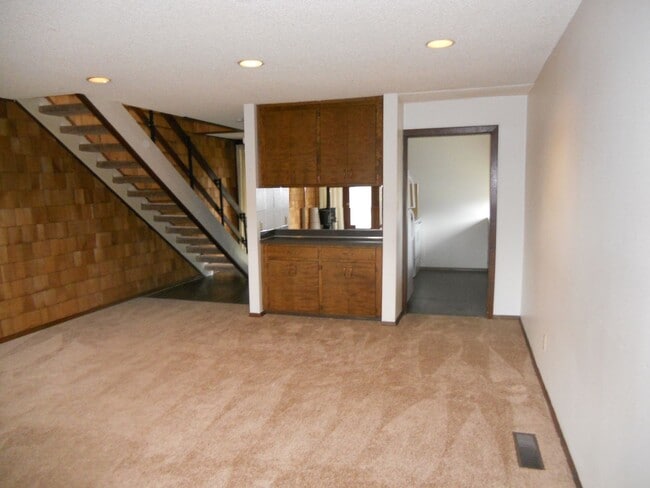 Photo - Bright & Stylish 2-Bedroom Townhouse in We... Unidad 1304