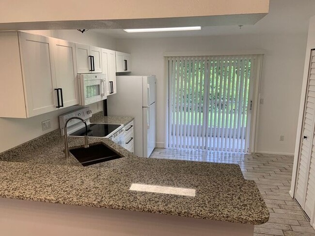 Photo - Beautiful 2/2 Condo In Hunter's Reserve! Near UCF!