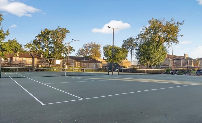 Building Photo - 10555 Turtlewood Ct Unit 2305