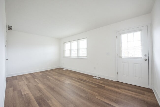 Photo - 3012 Larkmoor St