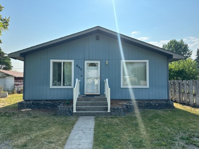 Photo - 643 Hansen Ave