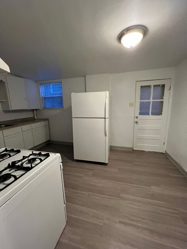 Building Photo - 2 Bedroom 1 Bathroom in Delmar Parkway Unit 1434