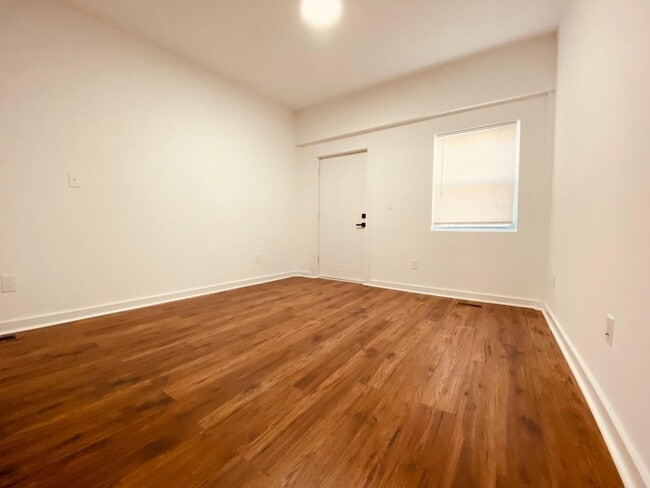 Photo - 2727 Huntingdon Ave