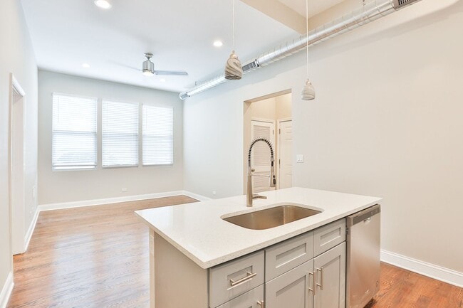 Photo - Gorgeous 1Bed in Logan Square! Condo Quality! In-Unit Laundry! Central Air! Stainless Steel! Unit 1R