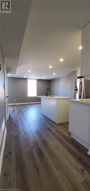 Photo - 262 Ottawa St N Unité 1