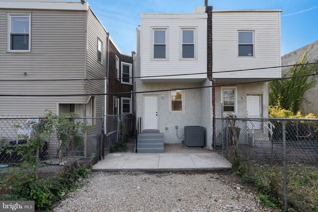 Photo - 3943 Dell St