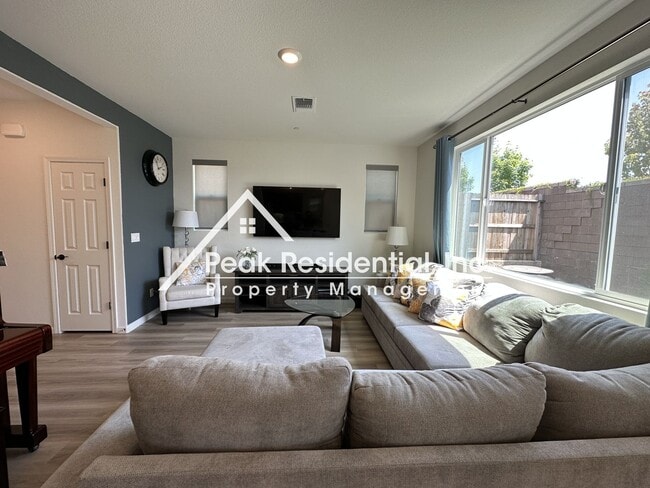 Photo - Beautiful Folsom 3bd/2.5ba Home