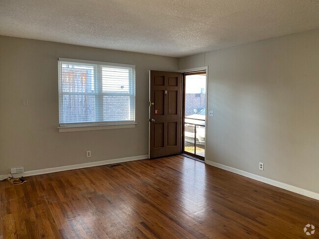 Building Photo - 1003 Lawrence Ave Unit B Rental