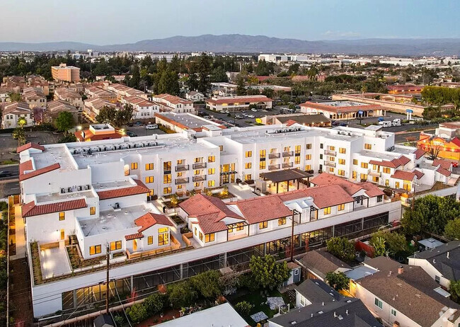 Building Photo - 1850 El Camino Real Unit Furnished Apartment 407