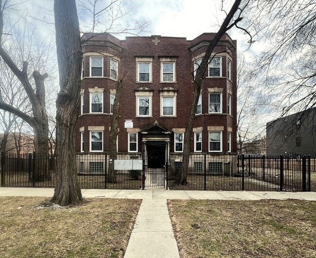 Building Photo - 5909 S Calumet Ave