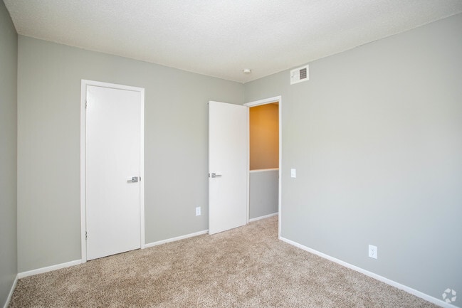 2BR, 1.5BA - 1,330 SF Townhome