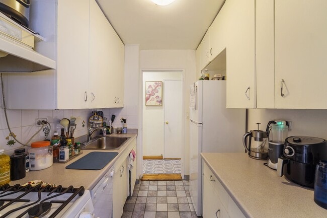 Photo - 420 E 64th St