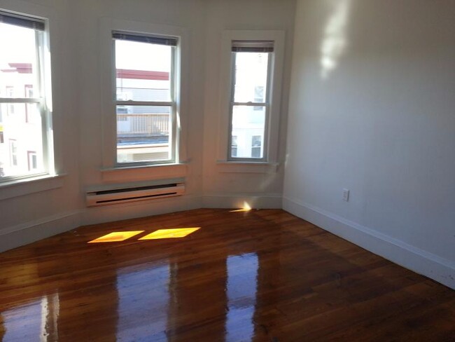 Building Photo - 27 Buttonwood St Unit 2 Rental