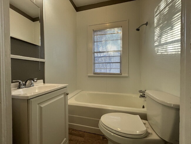 Photo - Duplex Located In Lubbock & Minutes From Schools, Parks & Texas Tech Campus Unidad B