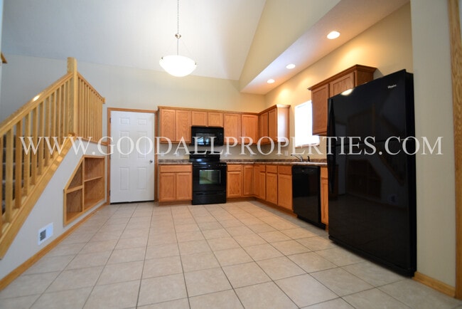 Photo - 3 bedroom, 2.5 Bath Townhome in Urbandale