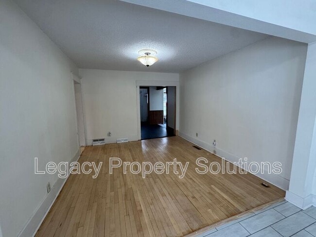 Photo - 609 N 13th St