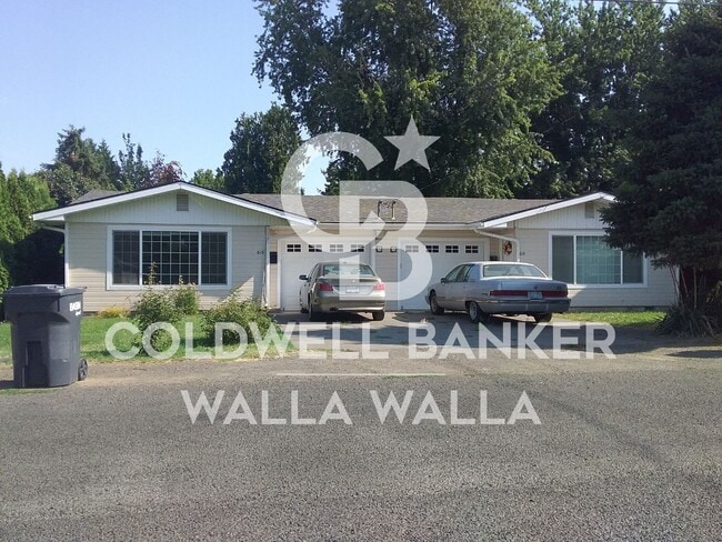 Building Photo - sim614/616 Unit 616