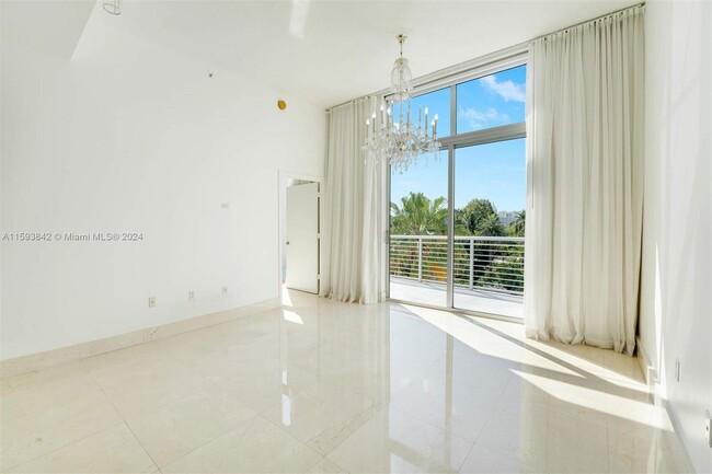 Photo - 2001 Meridian Ave Condo Unit 516