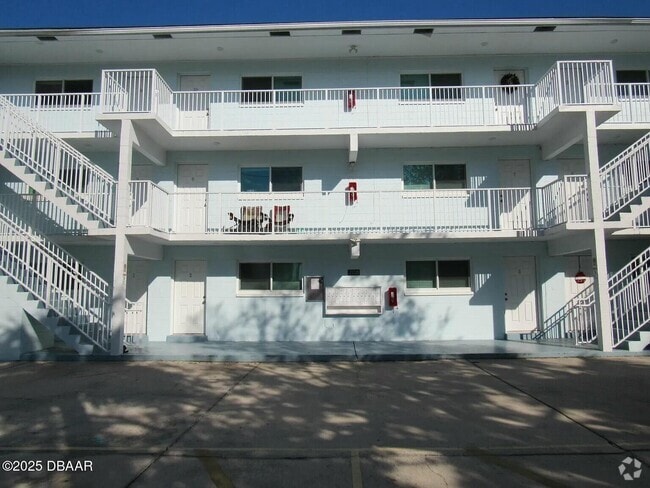 Building Photo - 208 N Halifax Ave Rental