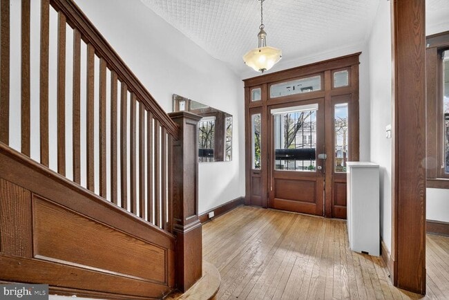 Building Photo - 517 Quincy St NW