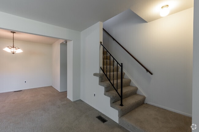 2BR, 1.5BA - 1120SF - Entry