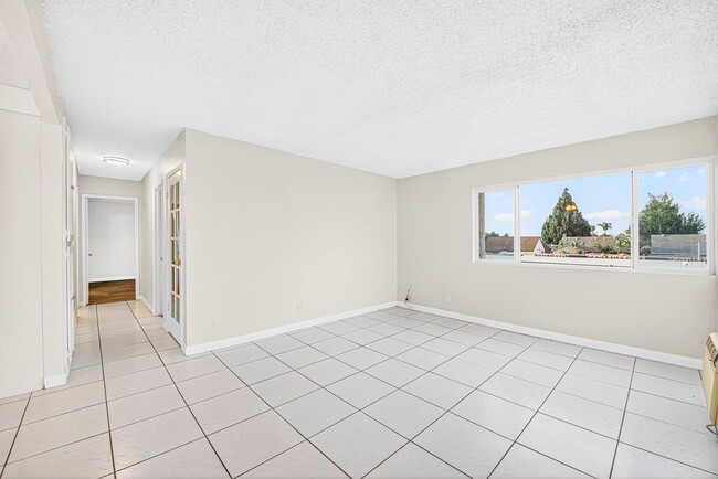 Photo - 212 S Kraemer Blvd