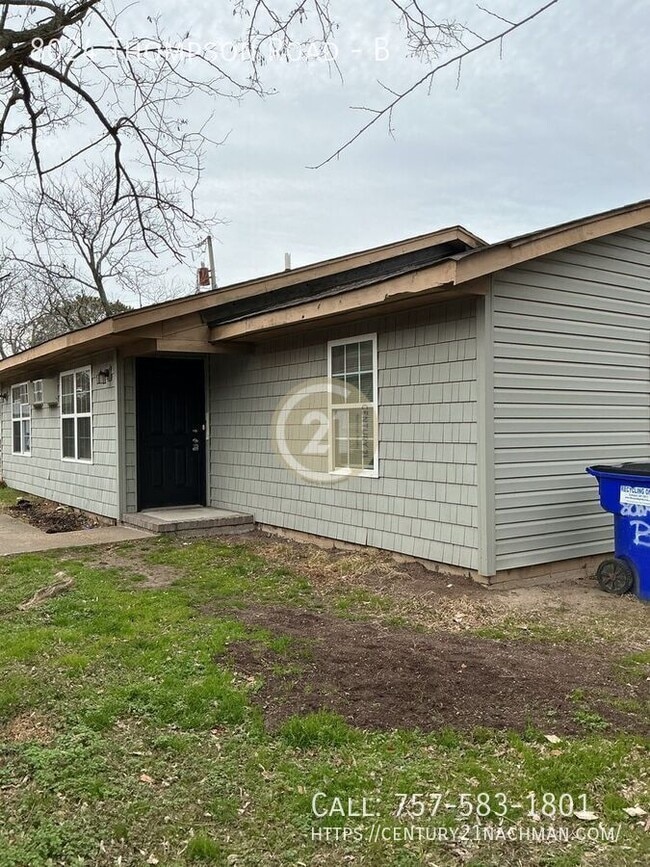 Building Photo - 8024 Thompson Rd Unit B