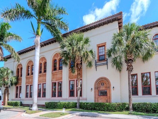 Building Photo - 1501 W Horatio St Unit 116
