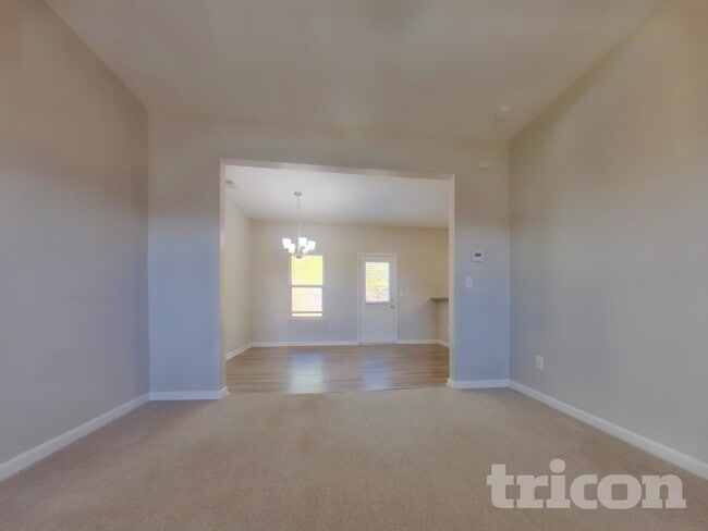 Photo - 29 Carriage Hls Dr SE