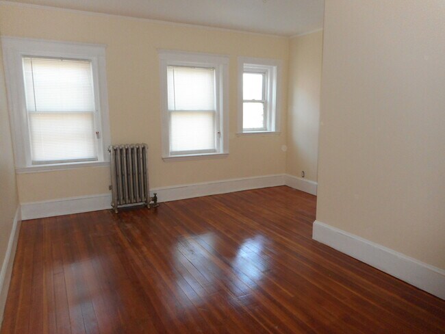 Photo - 264 Aspinwall Ave Unit 4