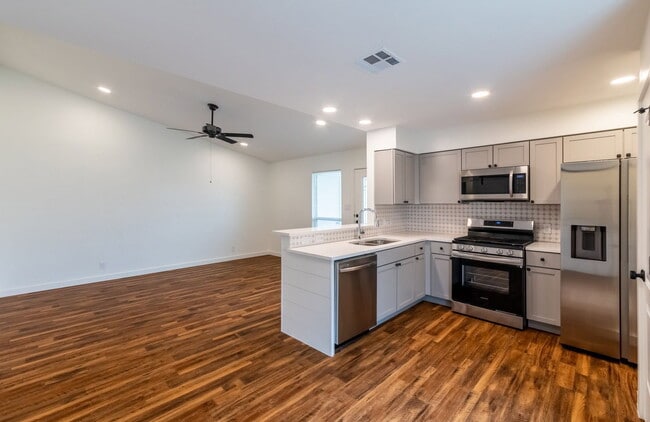 Building Photo - 1205 Dobie Dr