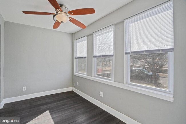 Photo - 207 Kennedy St NW