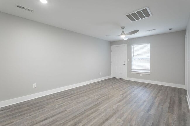 Photo - 5 Meadowbrook Dr W