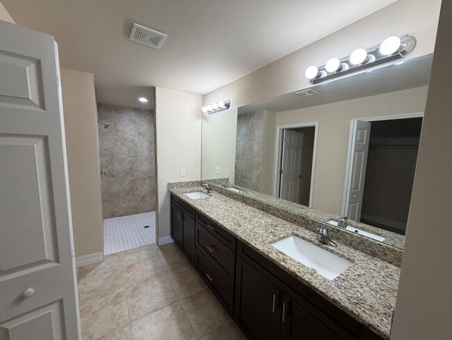 Photo - 3116 37th St SW