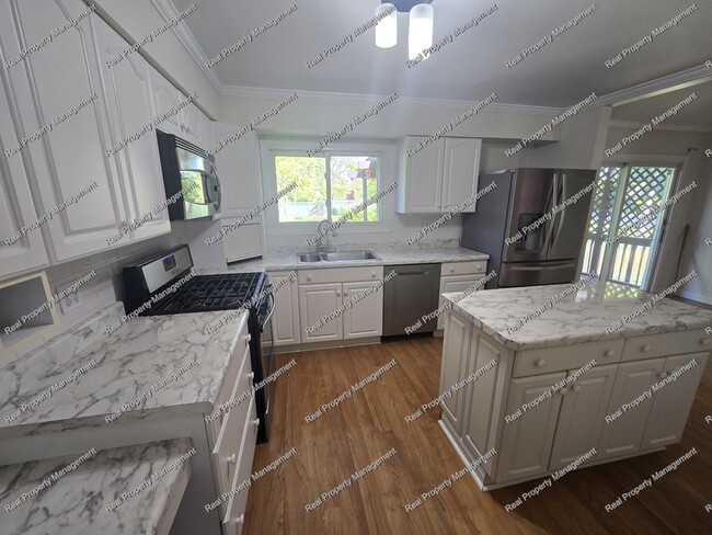 Photo - Three Bedroom Tri-Level in LOFS