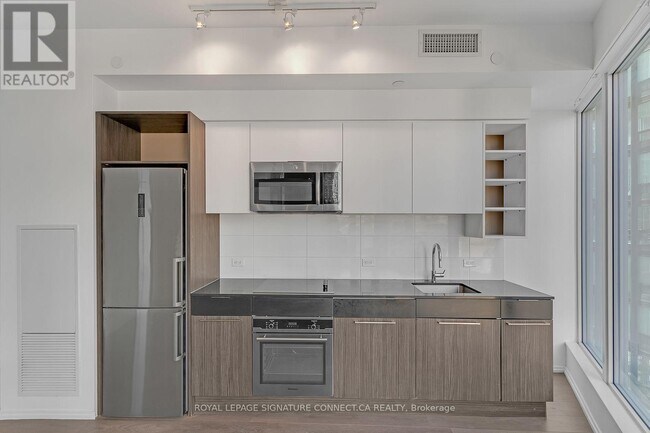 Photo - 68 Shuter St Unit 908