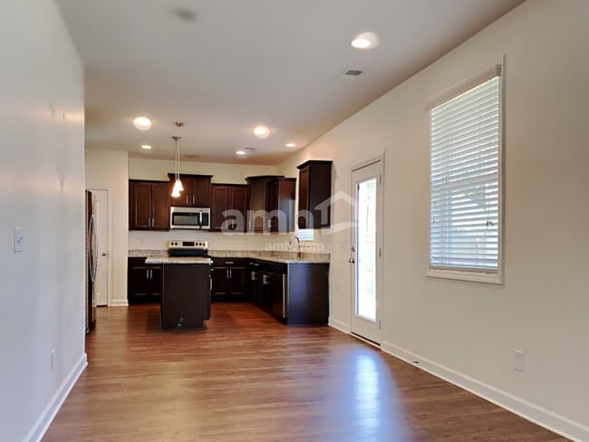 Photo - 532 Lateleaf Dr