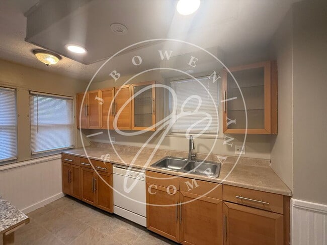 Photo - 3-Bedroom 1 1/2 Bathroom home in West Toledo with Hardwood Floors!