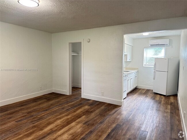 Building Photo - 1821 Thomas St Unit 2 Rental