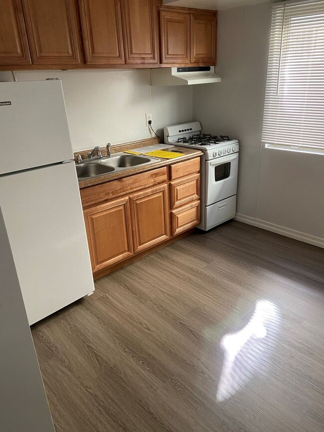 Photo - 832 N Azusa Ave Unit 832 #04